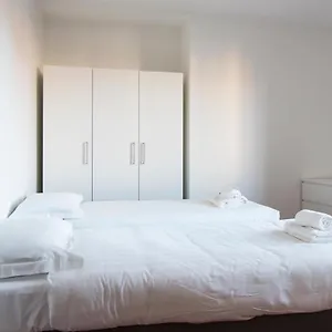 https://navigli-luminous-2-bedrooms-5-pax.italymilanhotels.net