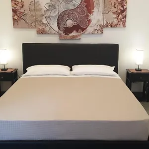 https://holiday-house-anita.catania-hotels.net