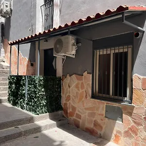 https://apt-lory-house.catania-hotels.net